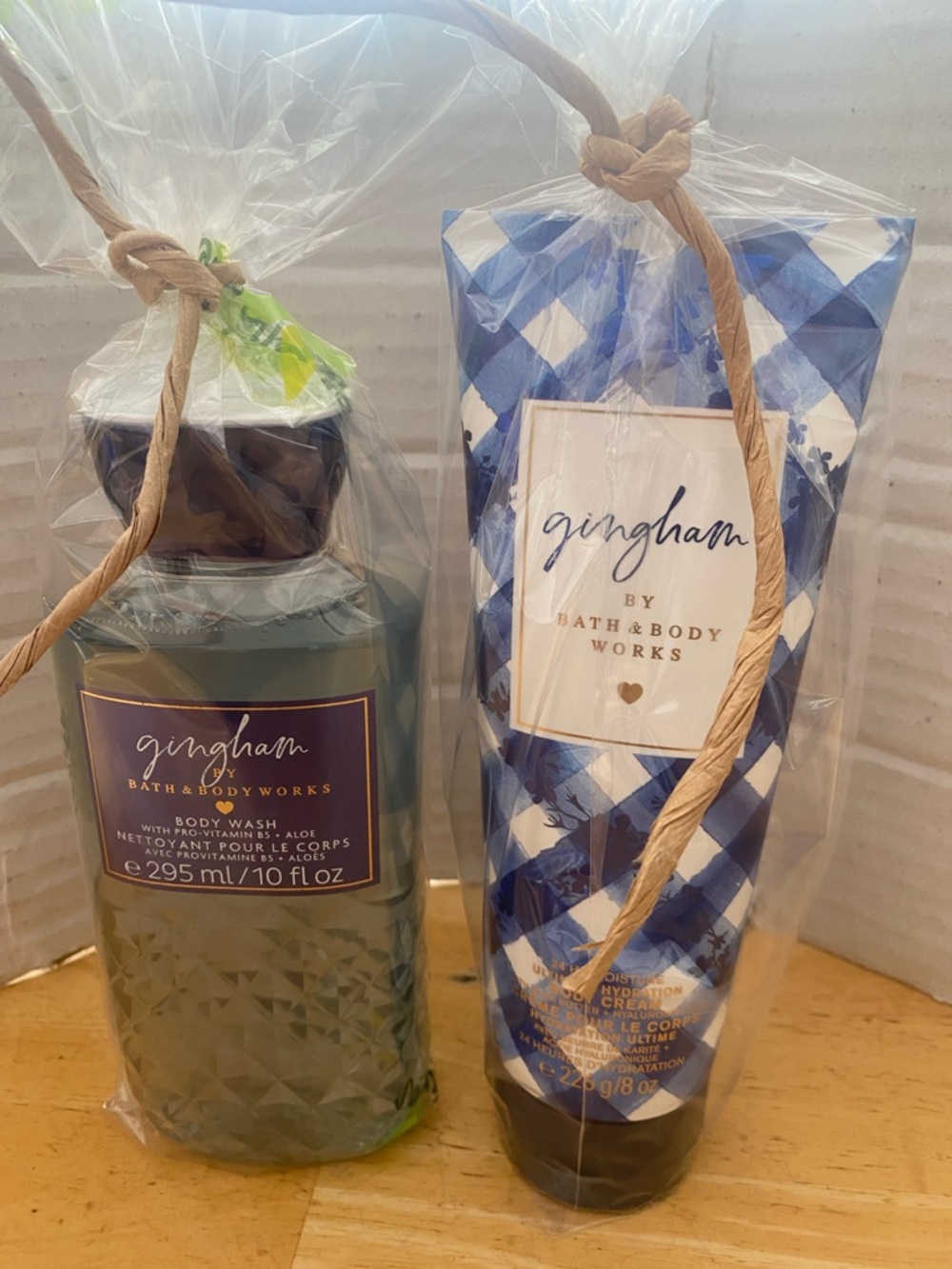 Bundle B&BW Gingham Body Wash (10 oz) & Body Cream (8oz) Full size NWT retail 35 - Picture 2 of 4